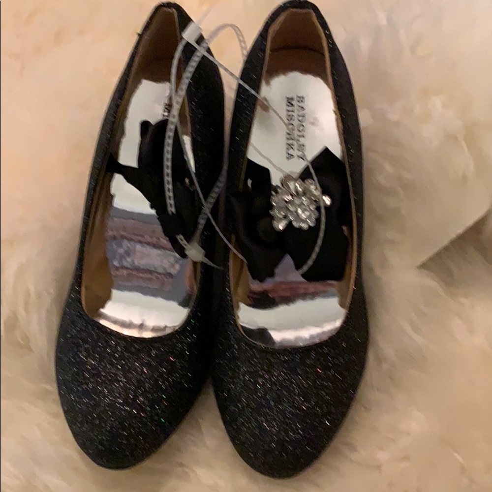 Kid pump Badgley Mischka Black shimmering pump